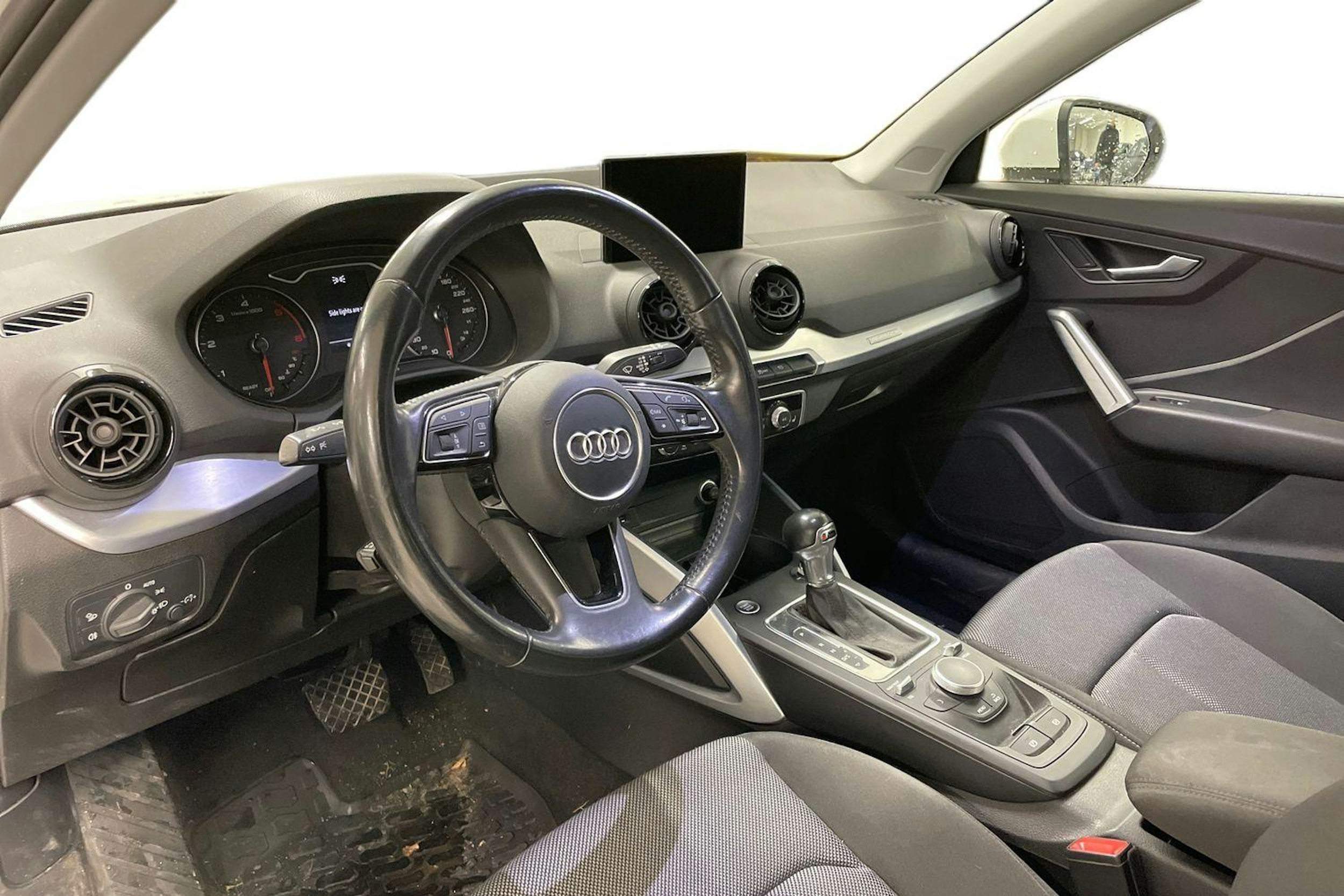 valkoinen Audi Q2 2017 kuva 3.