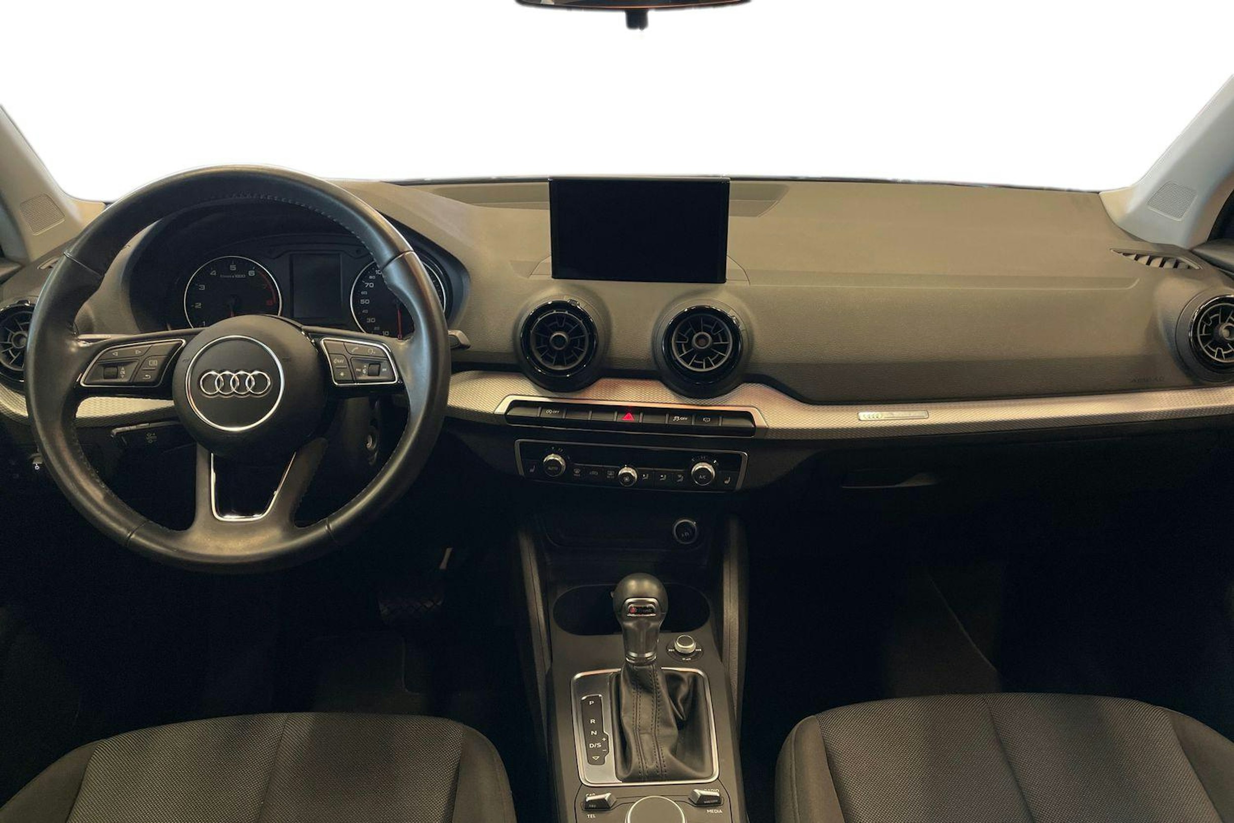 Harmaa Audi Q2 2017 kuva 9.