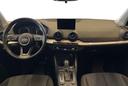 Harmaa Audi Q2 2017 kuva 9.