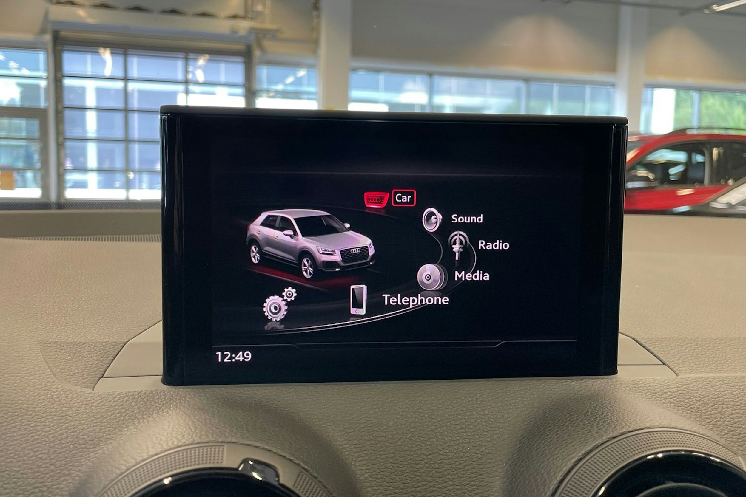 Harmaa Audi Q2 2017 kuva 16.