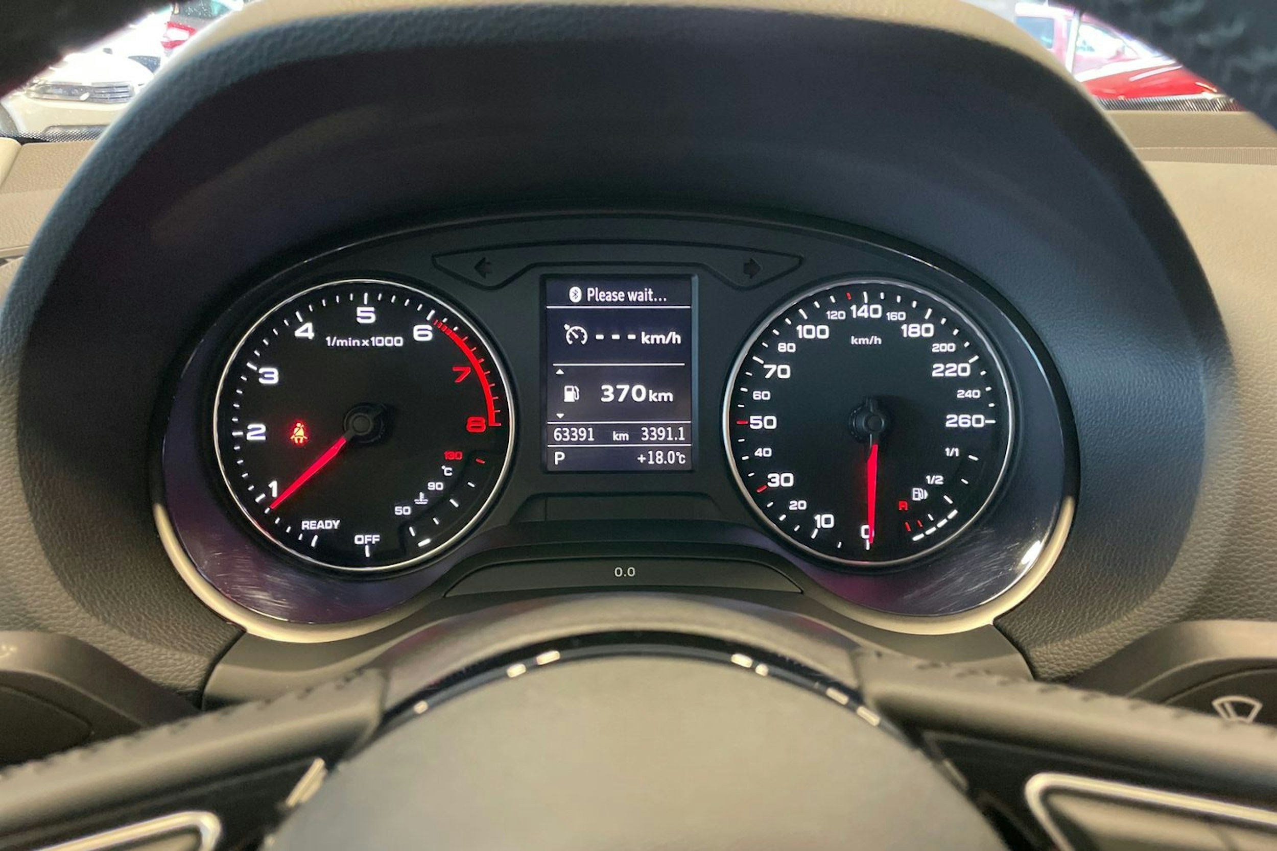 Harmaa Audi Q2 2017 kuva 17.