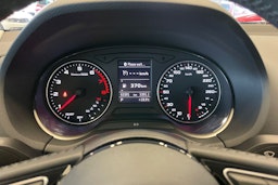 Harmaa Audi Q2 2017 kuva 17.