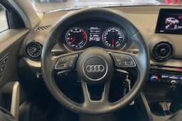 Harmaa Audi Q2 2017 kuva 18.