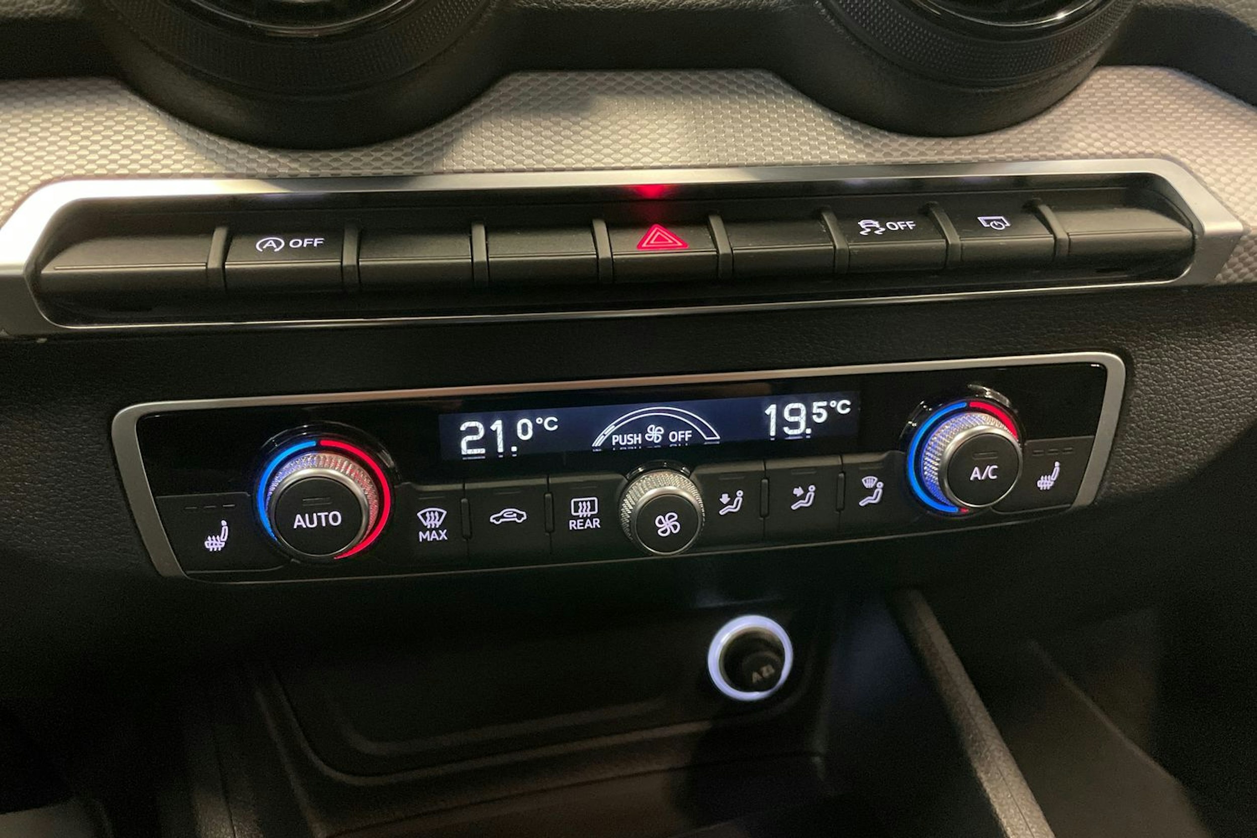 Harmaa Audi Q2 2017 kuva 19.