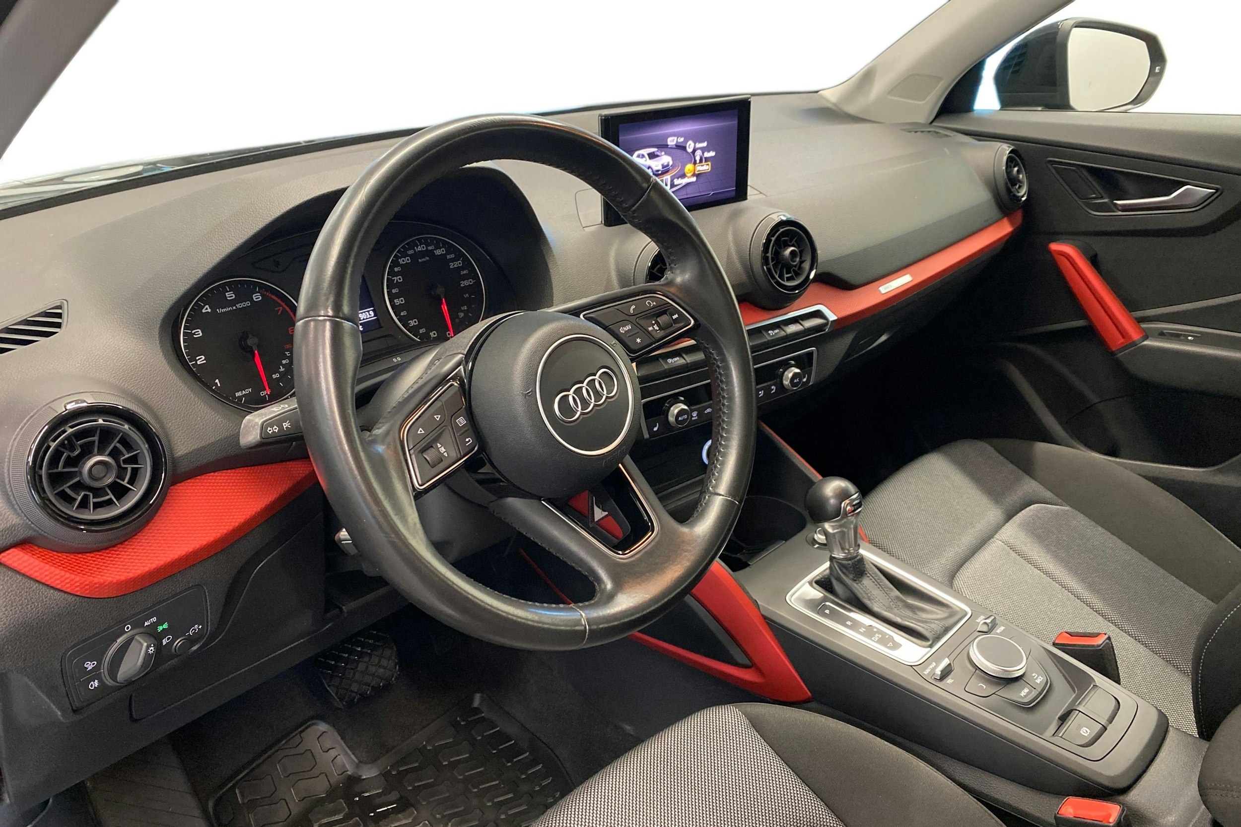 musta Audi Q2 2017 kuva 7.