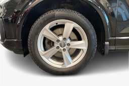 musta Audi Q2 2017 kuva 11.