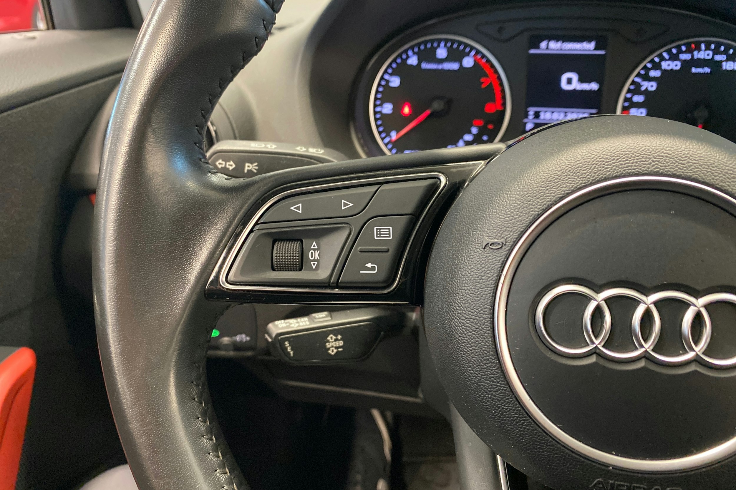 musta Audi Q2 2017 kuva 14.