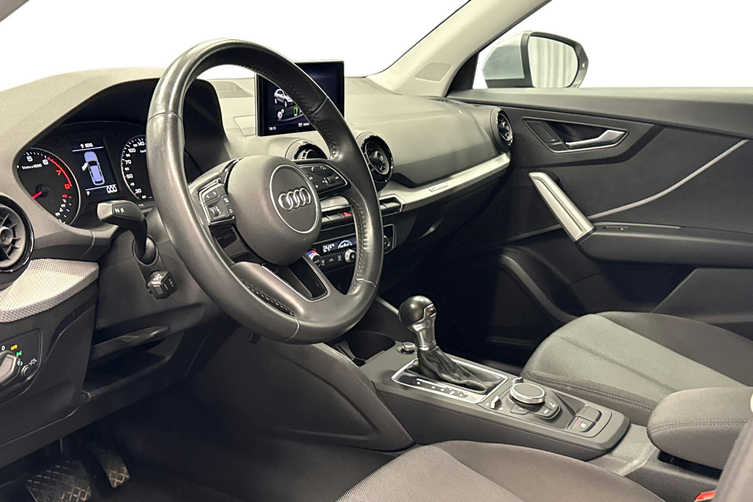 hopea Audi Q2 2018 kuva 7.