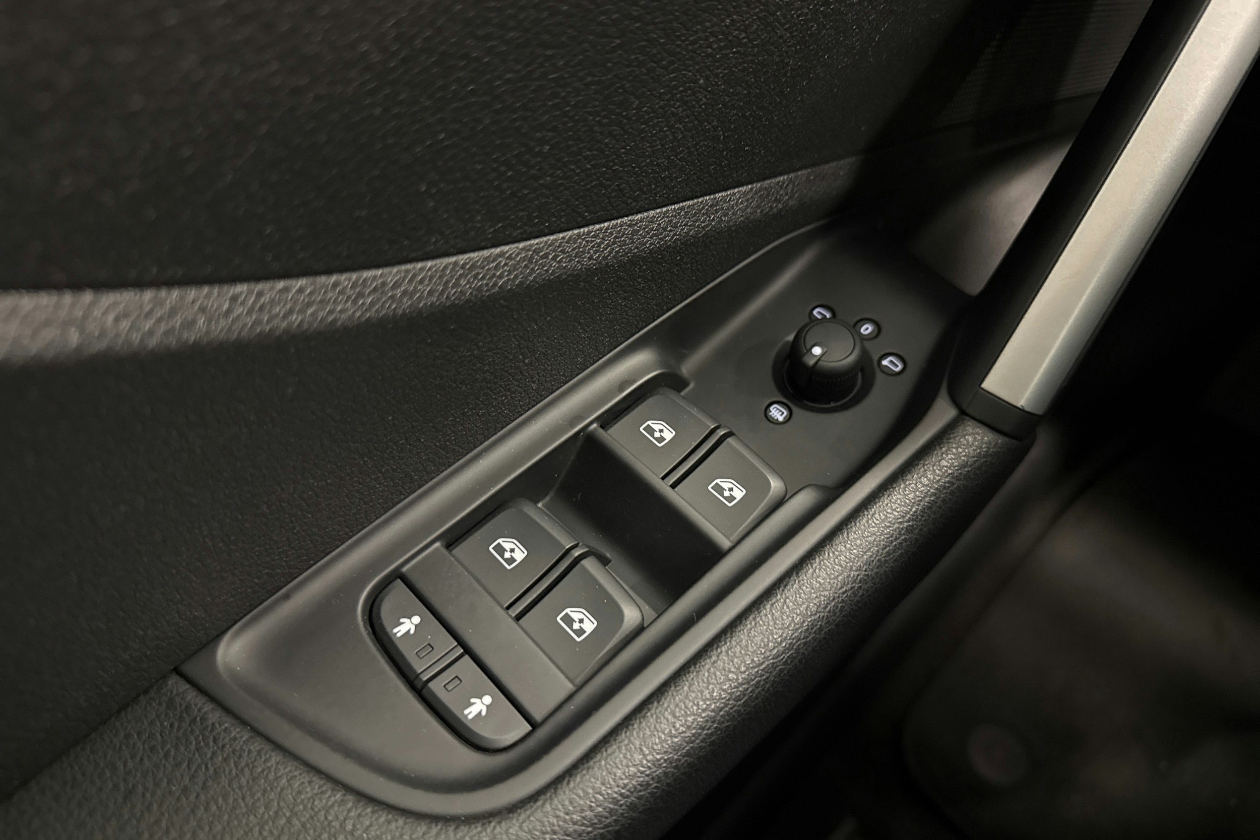 hopea Audi Q2 2018 kuva 17.