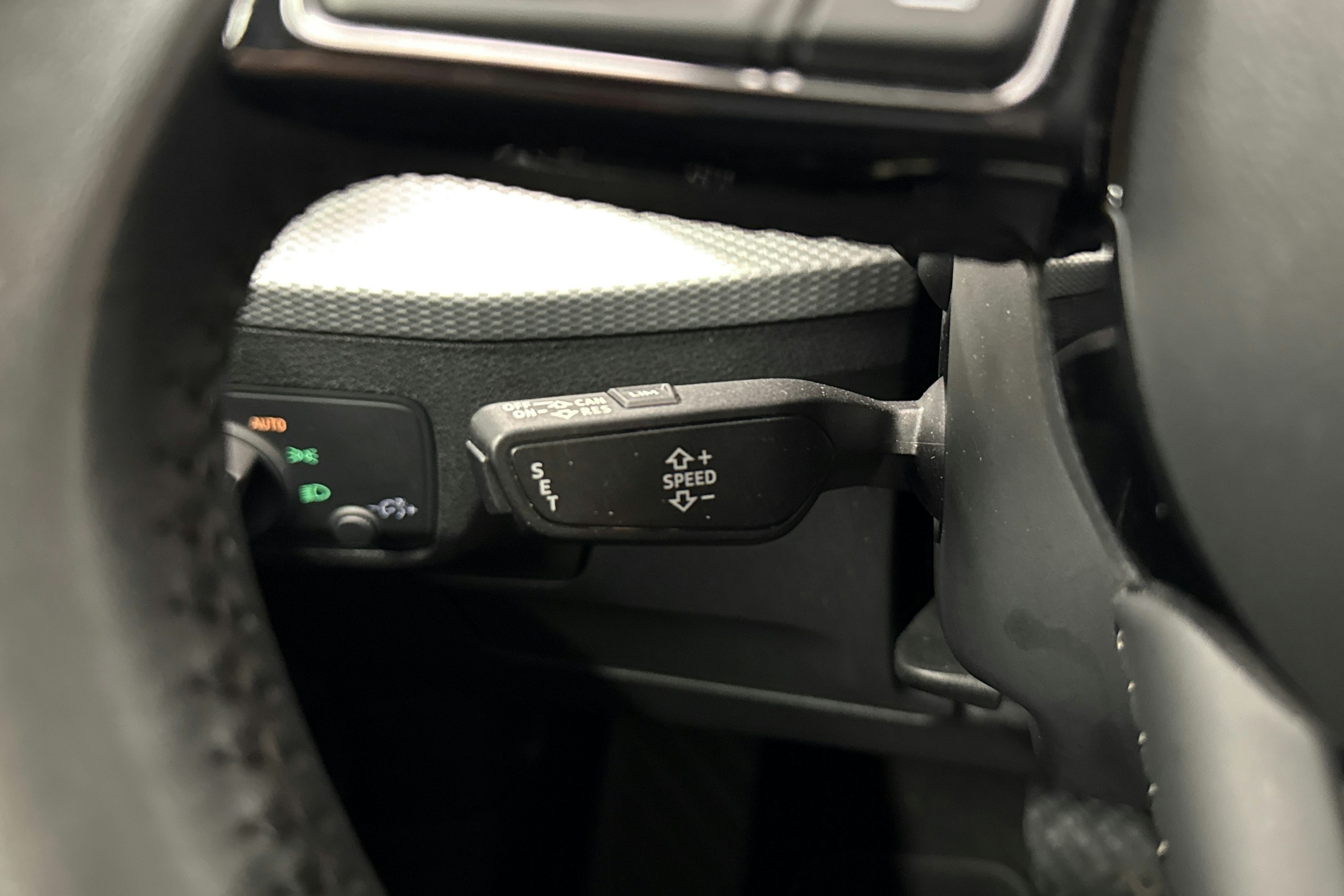 hopea Audi Q2 2018 kuva 18.