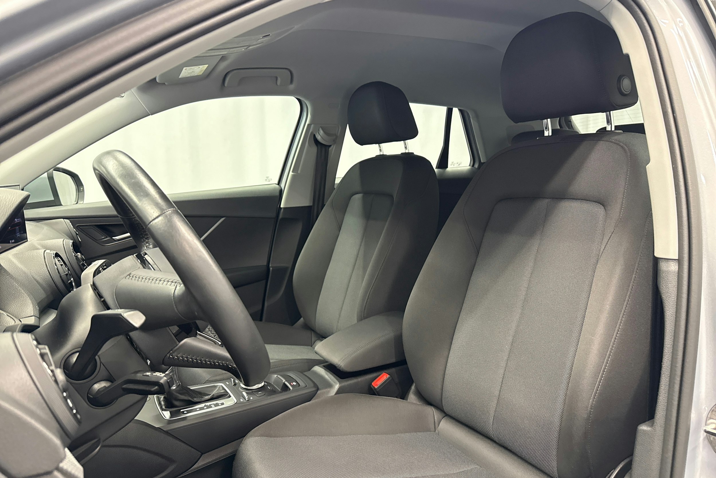 hopea Audi Q2 2018 kuva 23.