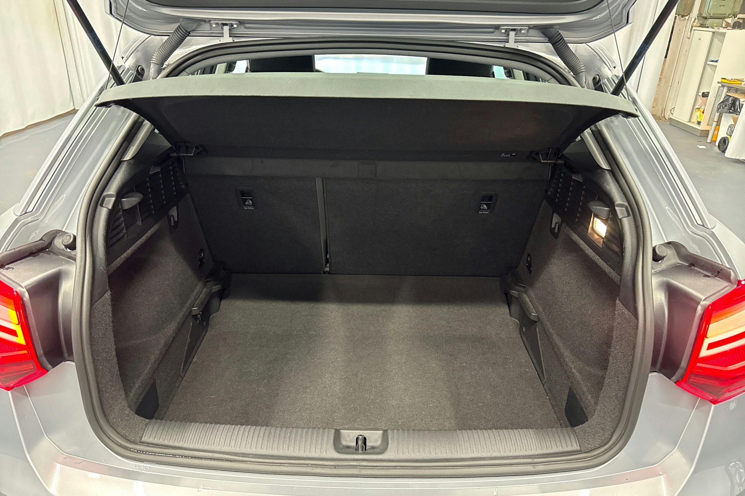 hopea Audi Q2 2018 kuva 24.