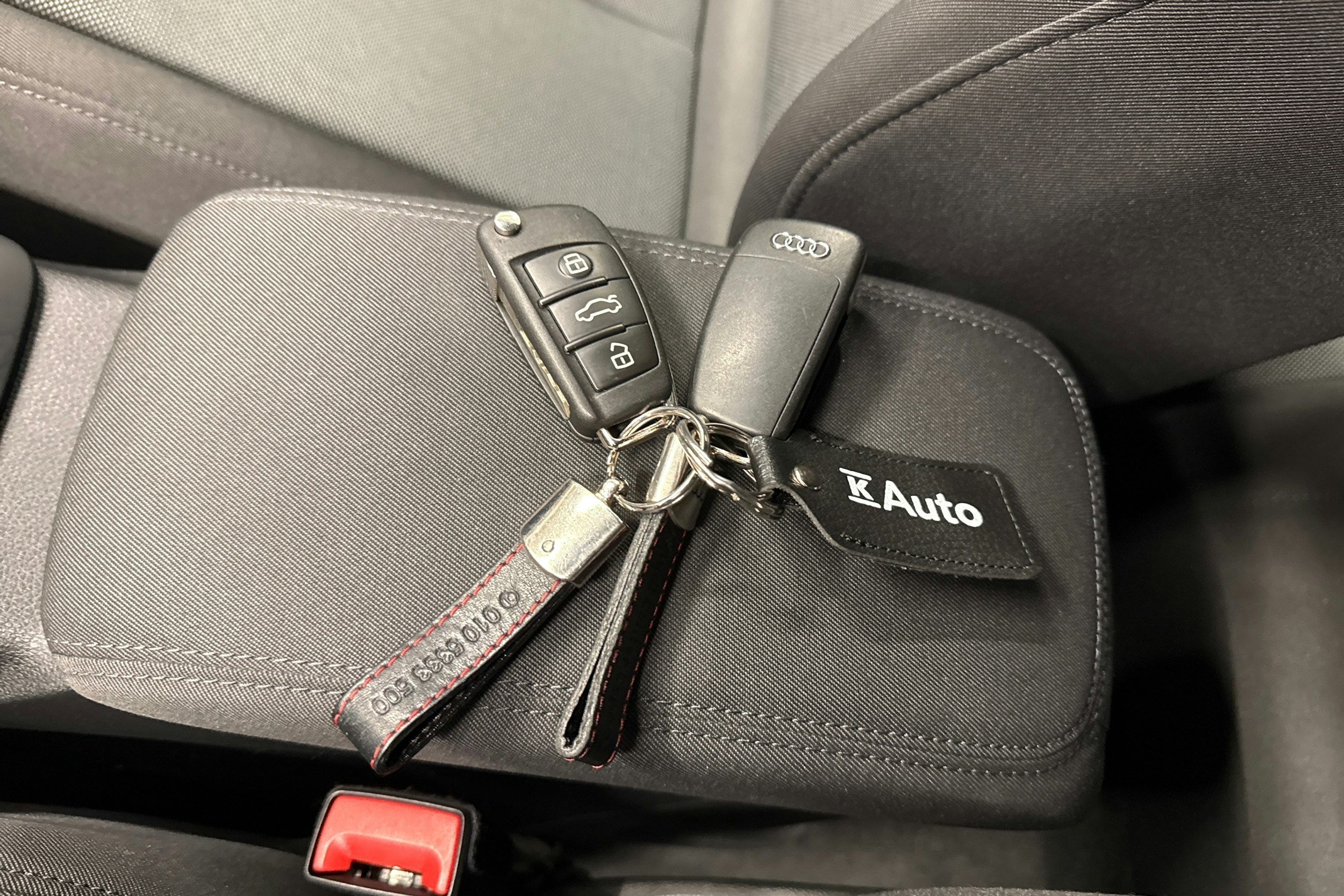 hopea Audi Q2 2018 kuva 25.