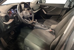 Harmaa Audi Q2 2018 kuva 7.