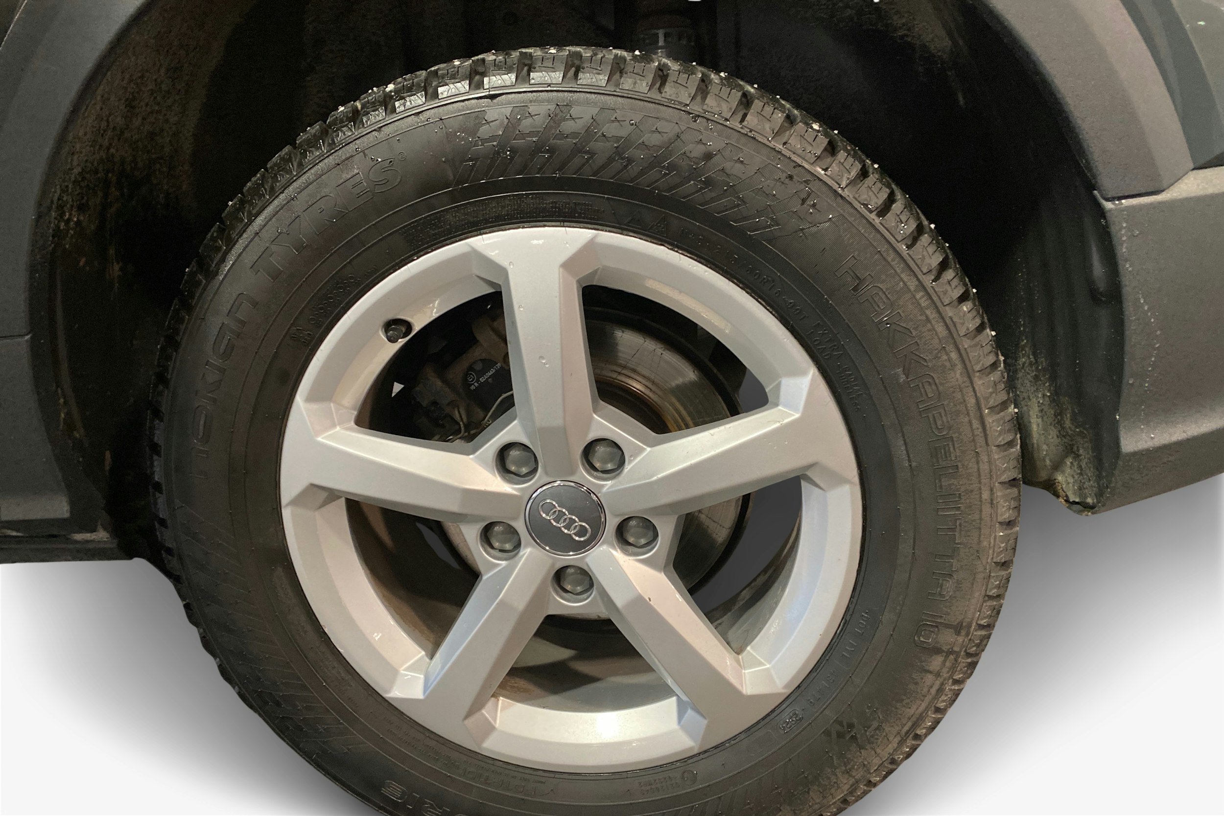 Harmaa Audi Q2 2018 kuva 11.