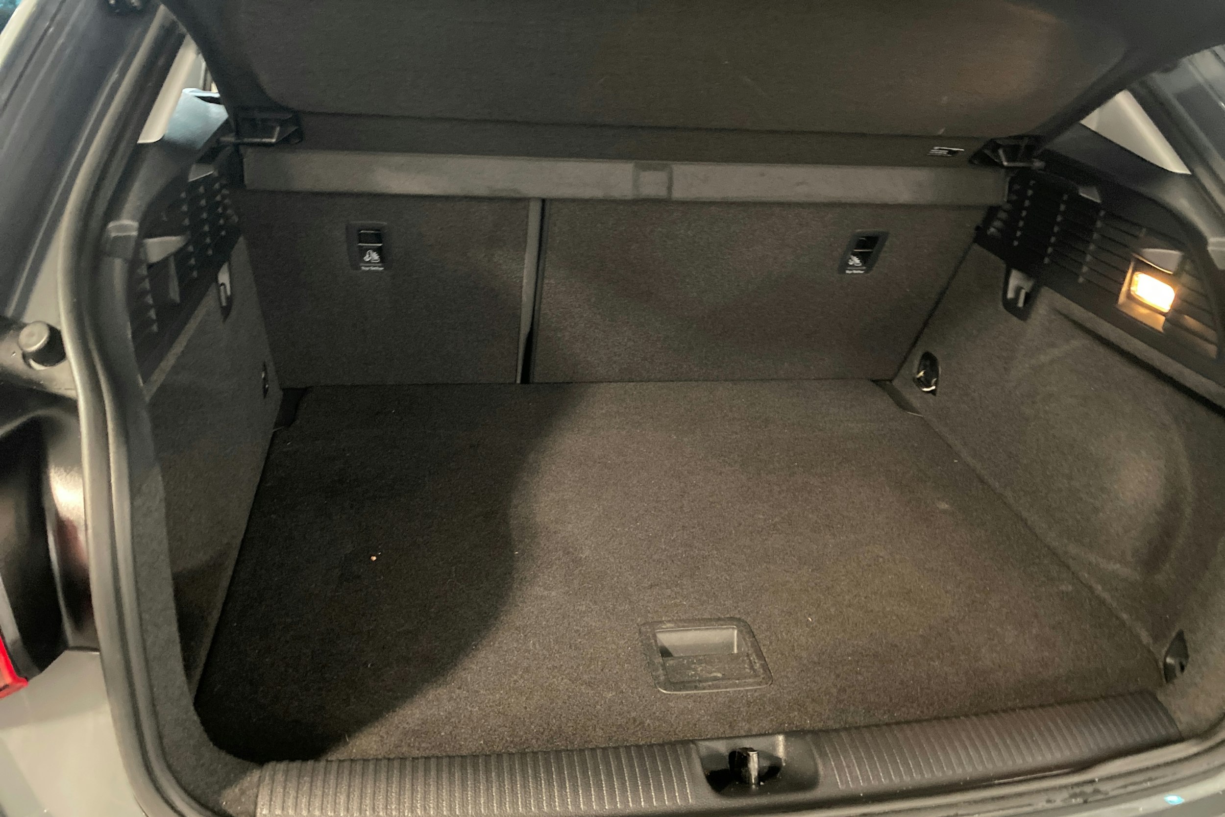 Harmaa Audi Q2 2018 kuva 14.