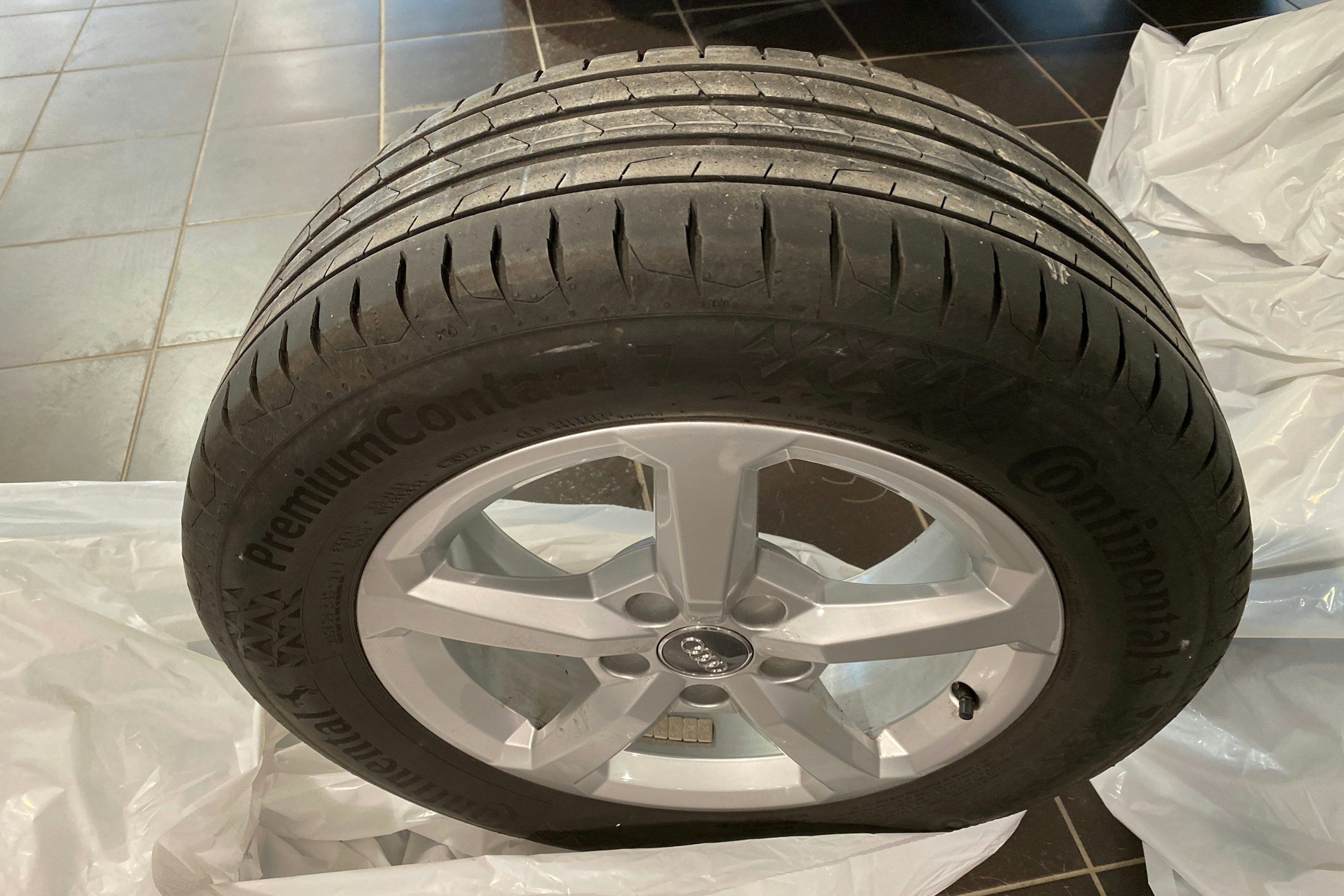 Harmaa Audi Q2 2018 kuva 16.