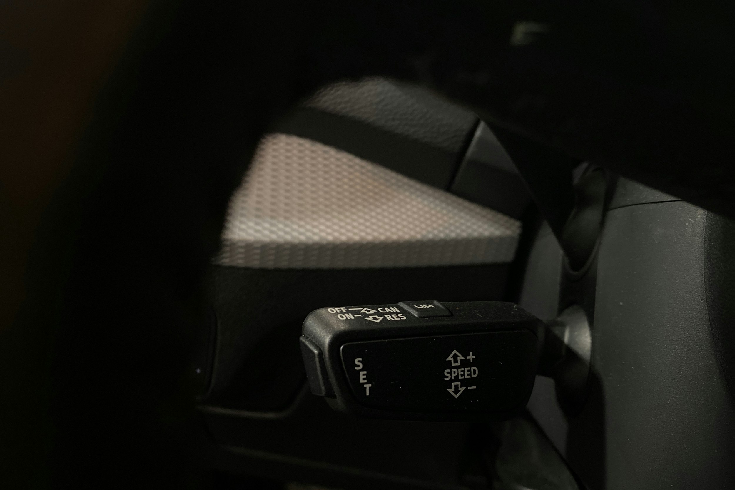 Harmaa Audi Q2 2018 kuva 22.