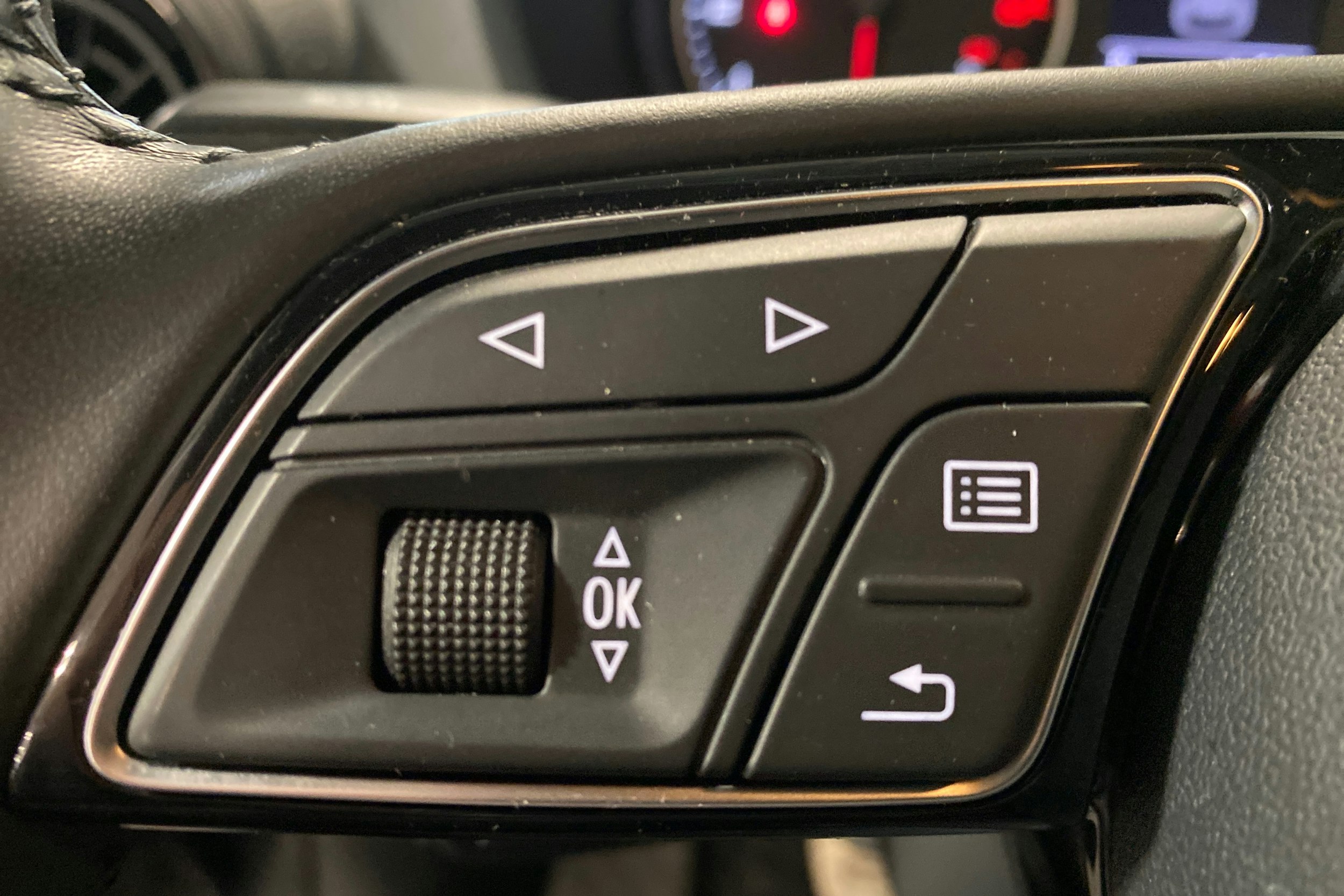 Harmaa Audi Q2 2018 kuva 23.