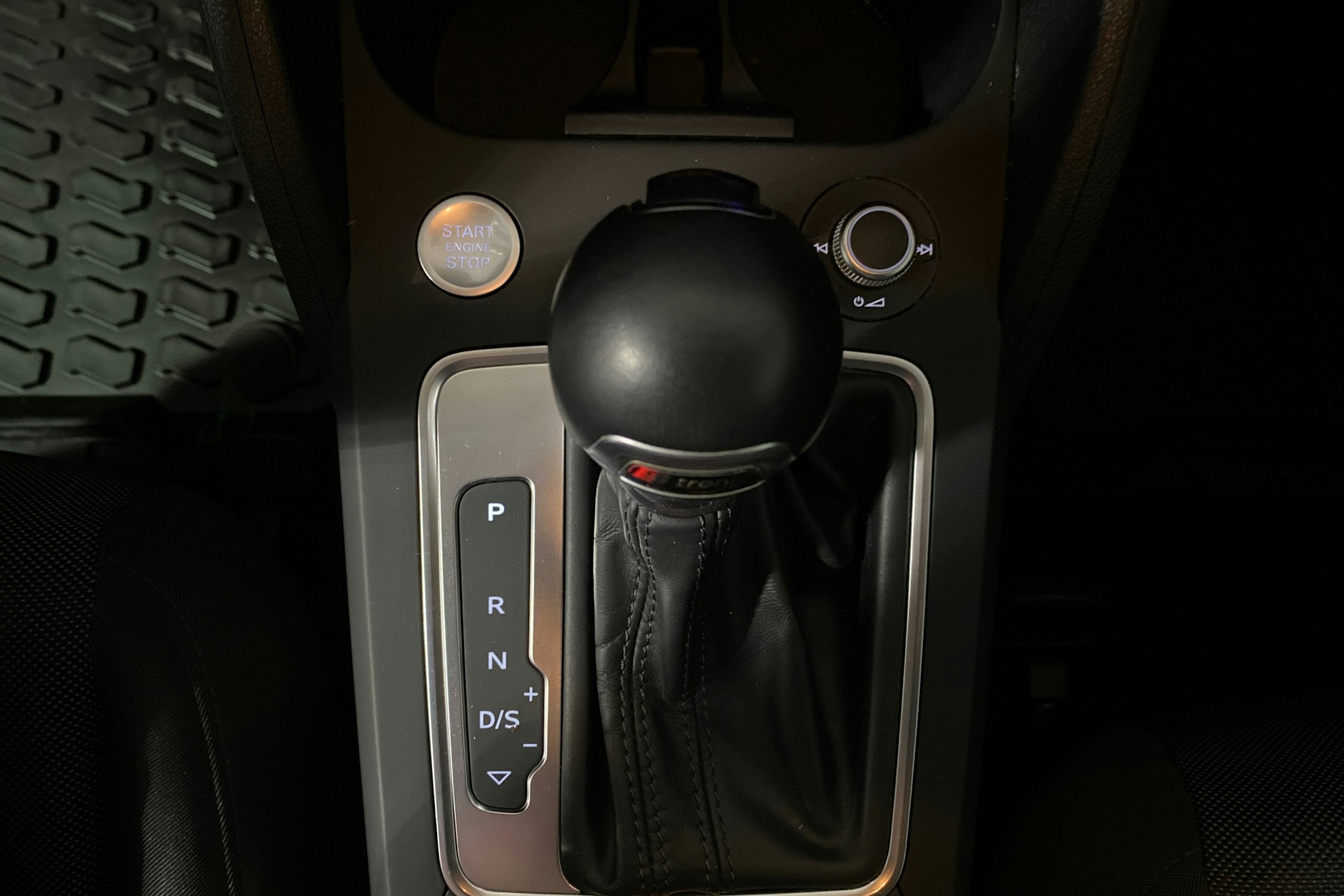 Harmaa Audi Q2 2018 kuva 28.