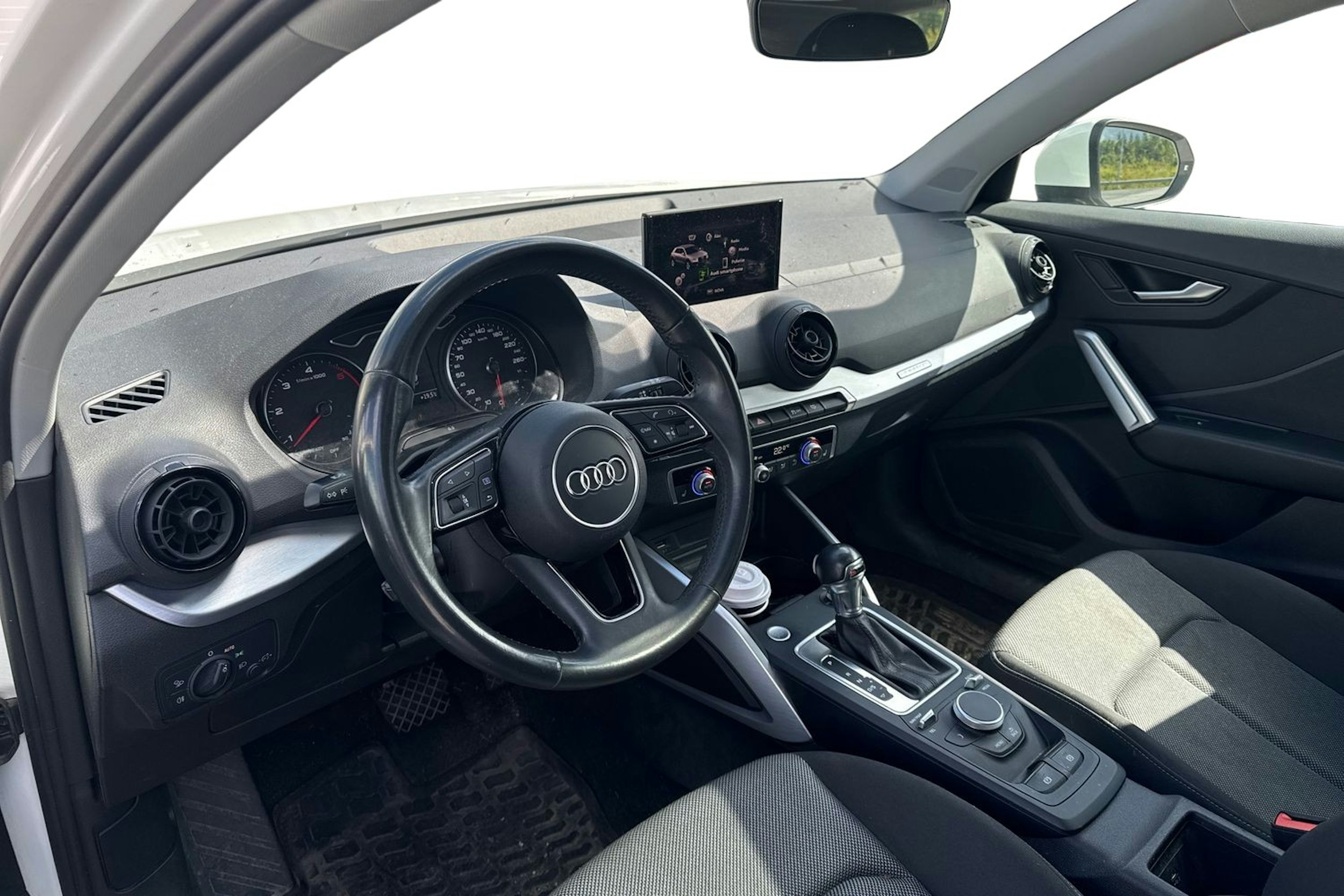 valkoinen Audi Q2 2018 kuva 3.