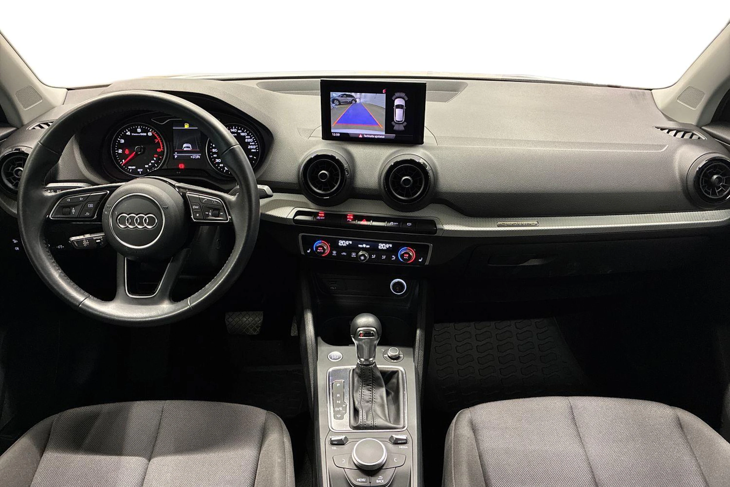 valkoinen Audi Q2 2018 kuva 7.