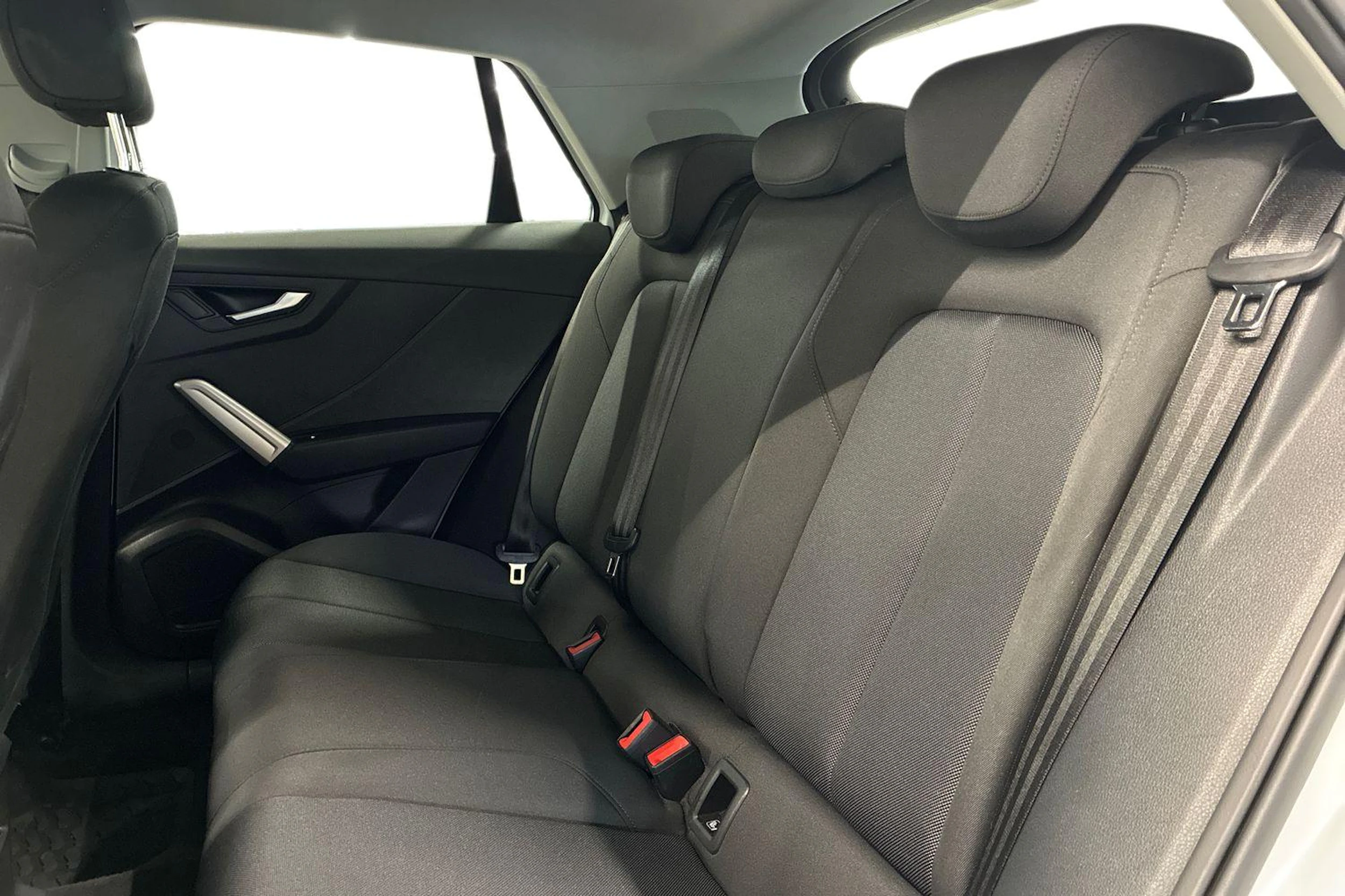 valkoinen Audi Q2 2018 kuva 8.