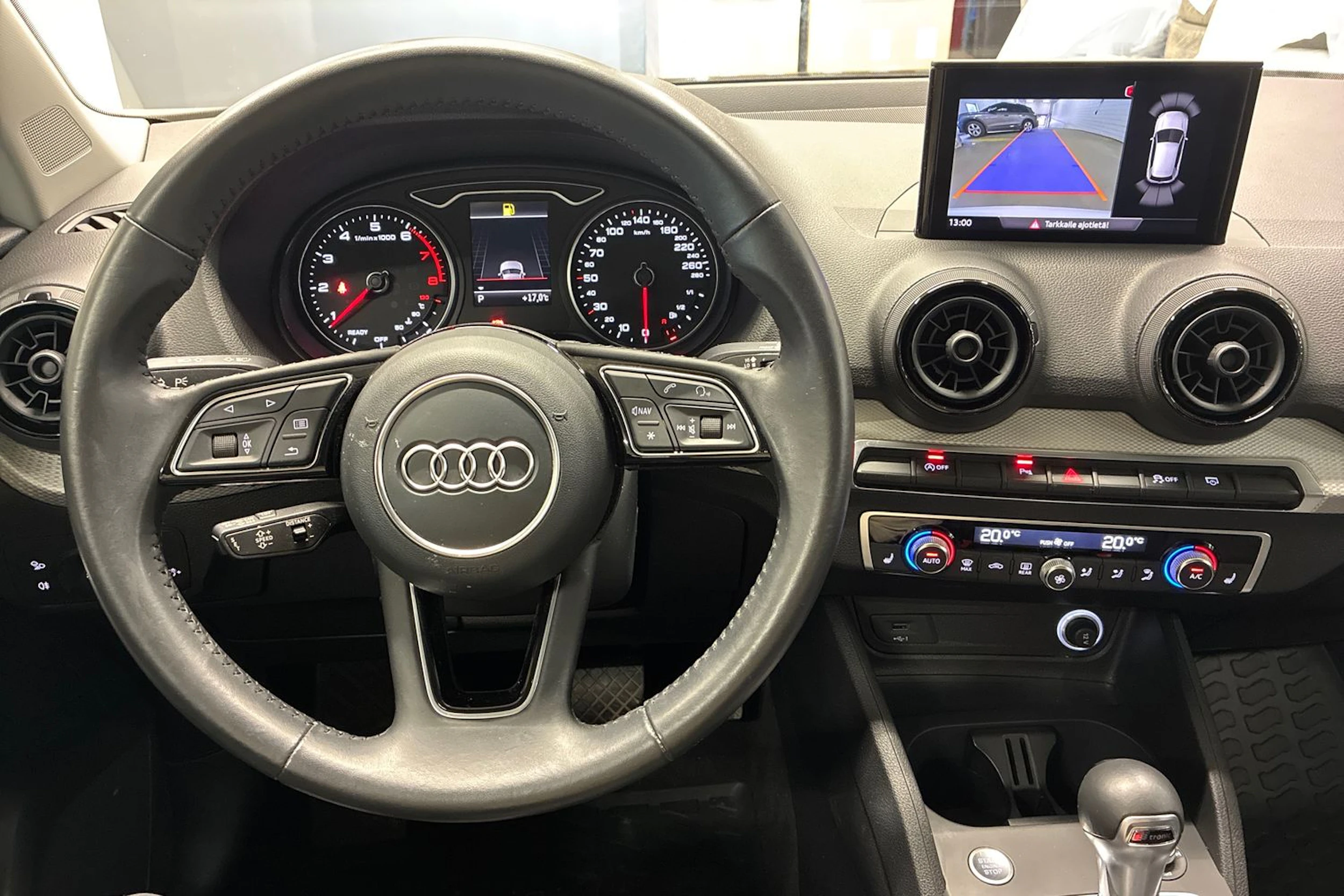 valkoinen Audi Q2 2018 kuva 11.