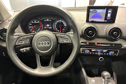 valkoinen Audi Q2 2018 kuva 11.