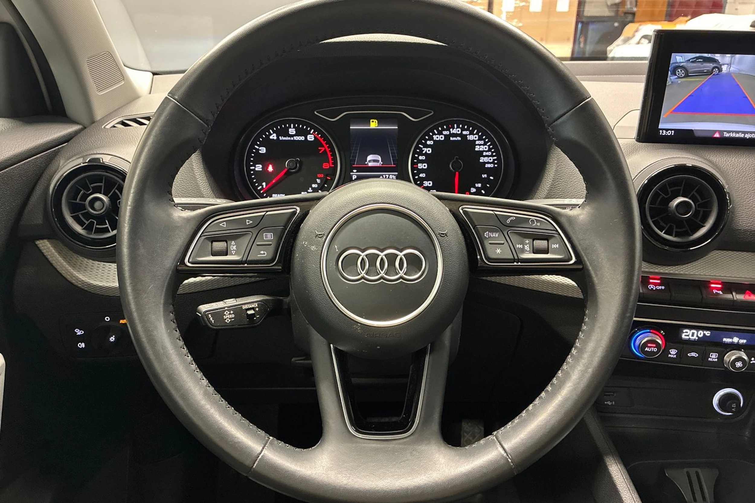 valkoinen Audi Q2 2018 kuva 12.