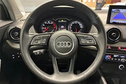 valkoinen Audi Q2 2018 kuva 12.