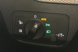 valkoinen Audi Q2 2018 kuva 17.