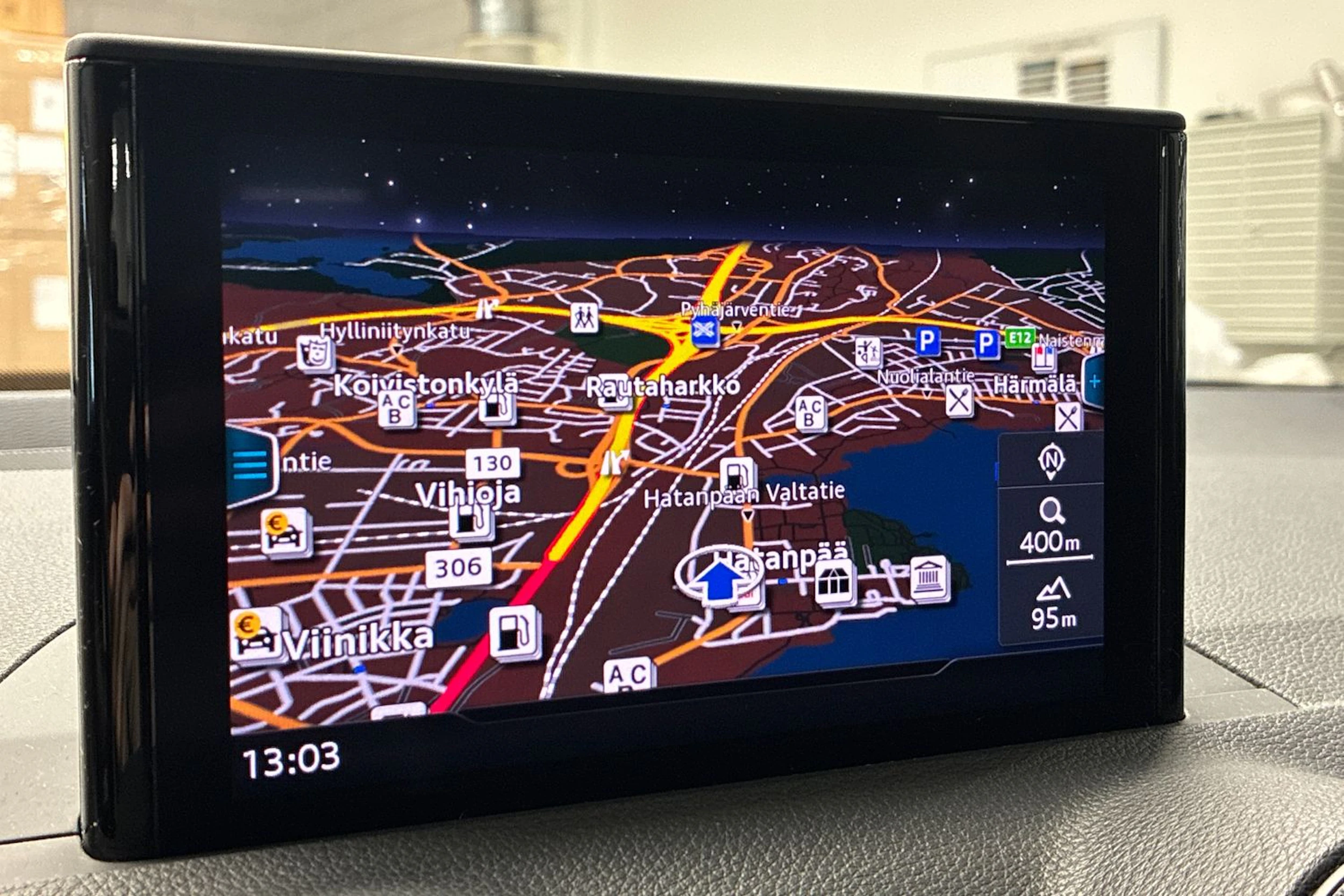 valkoinen Audi Q2 2018 kuva 22.