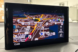 valkoinen Audi Q2 2018 kuva 22.