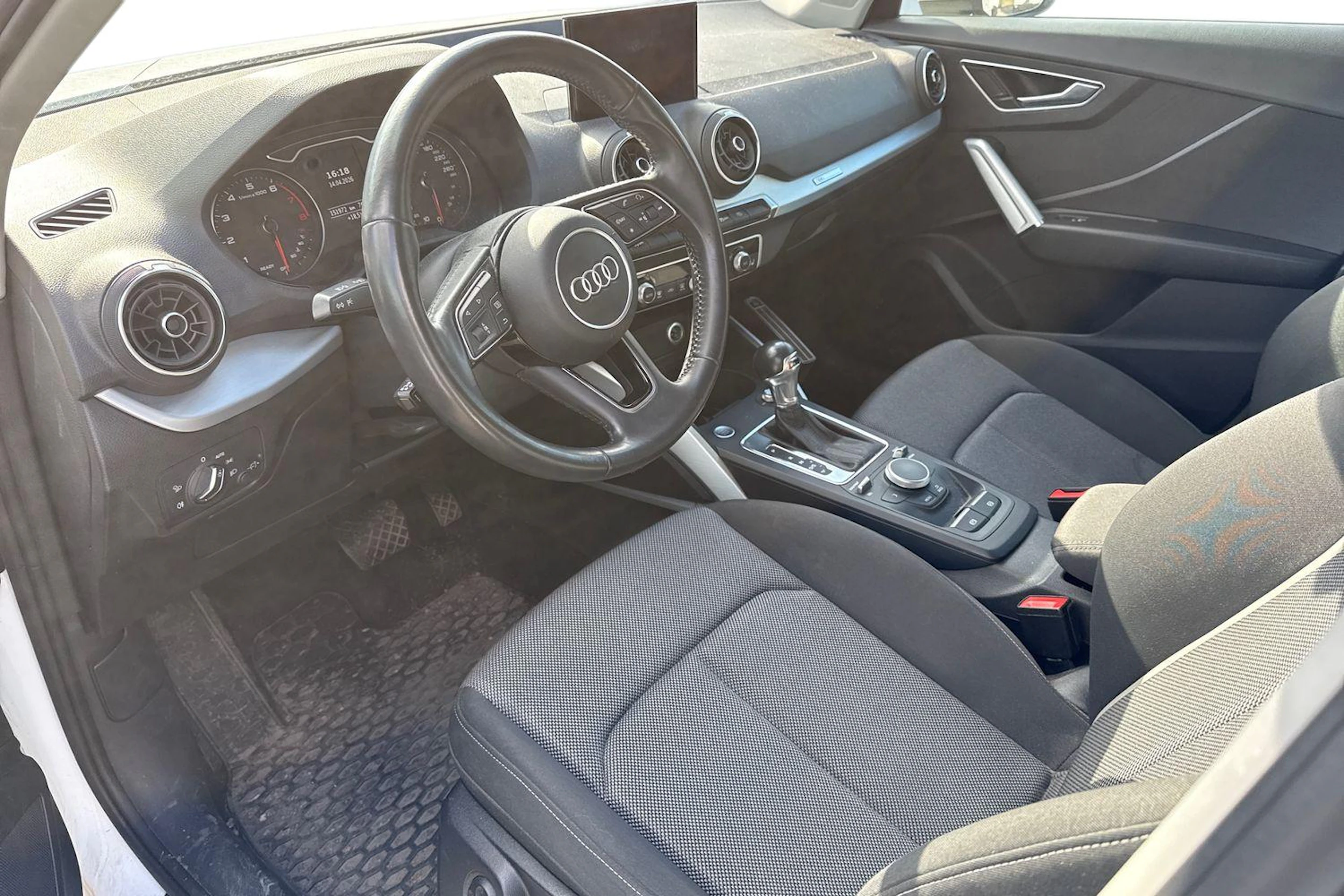 Valkoinen Audi Q2 2018 kuva 3.