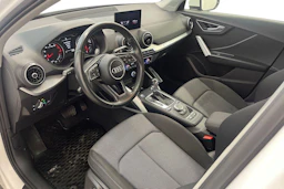 Valkoinen Audi Q2 2018 kuva 8.