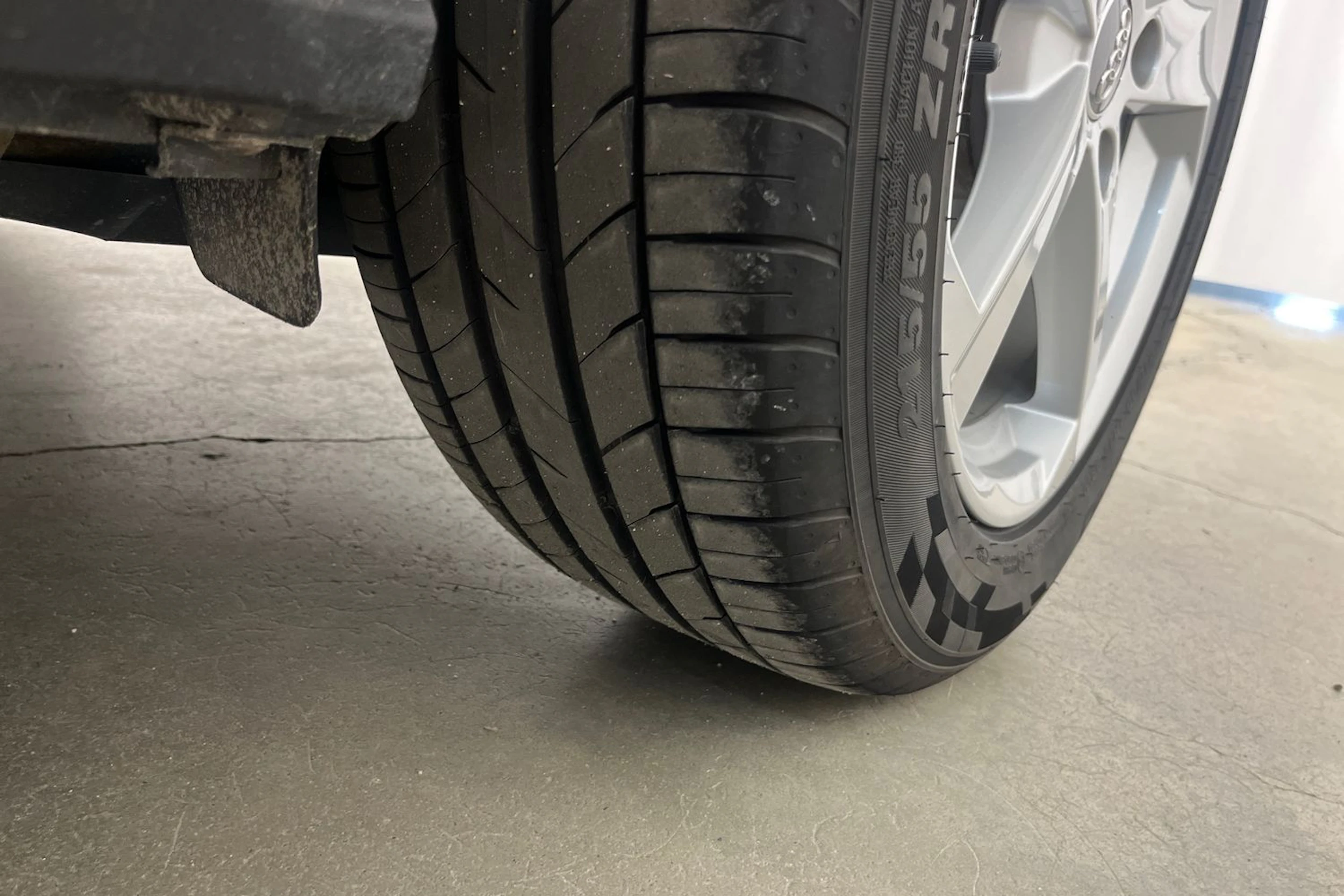Valkoinen Audi Q2 2018 kuva 13.