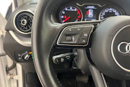 Valkoinen Audi Q2 2018 kuva 17.