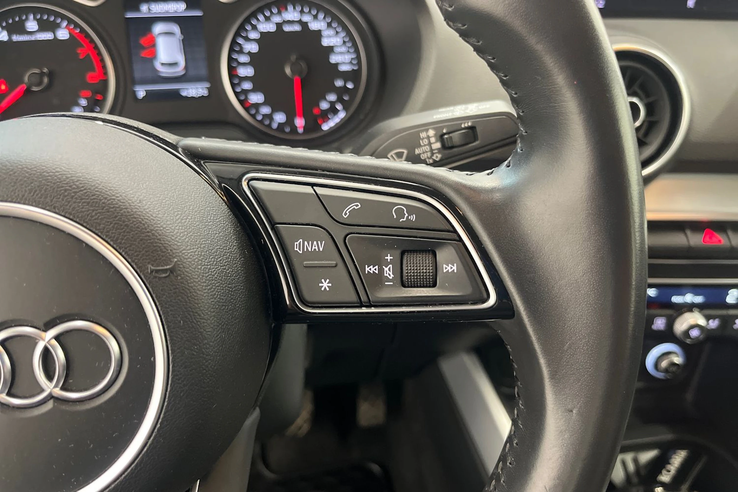 Valkoinen Audi Q2 2018 kuva 18.