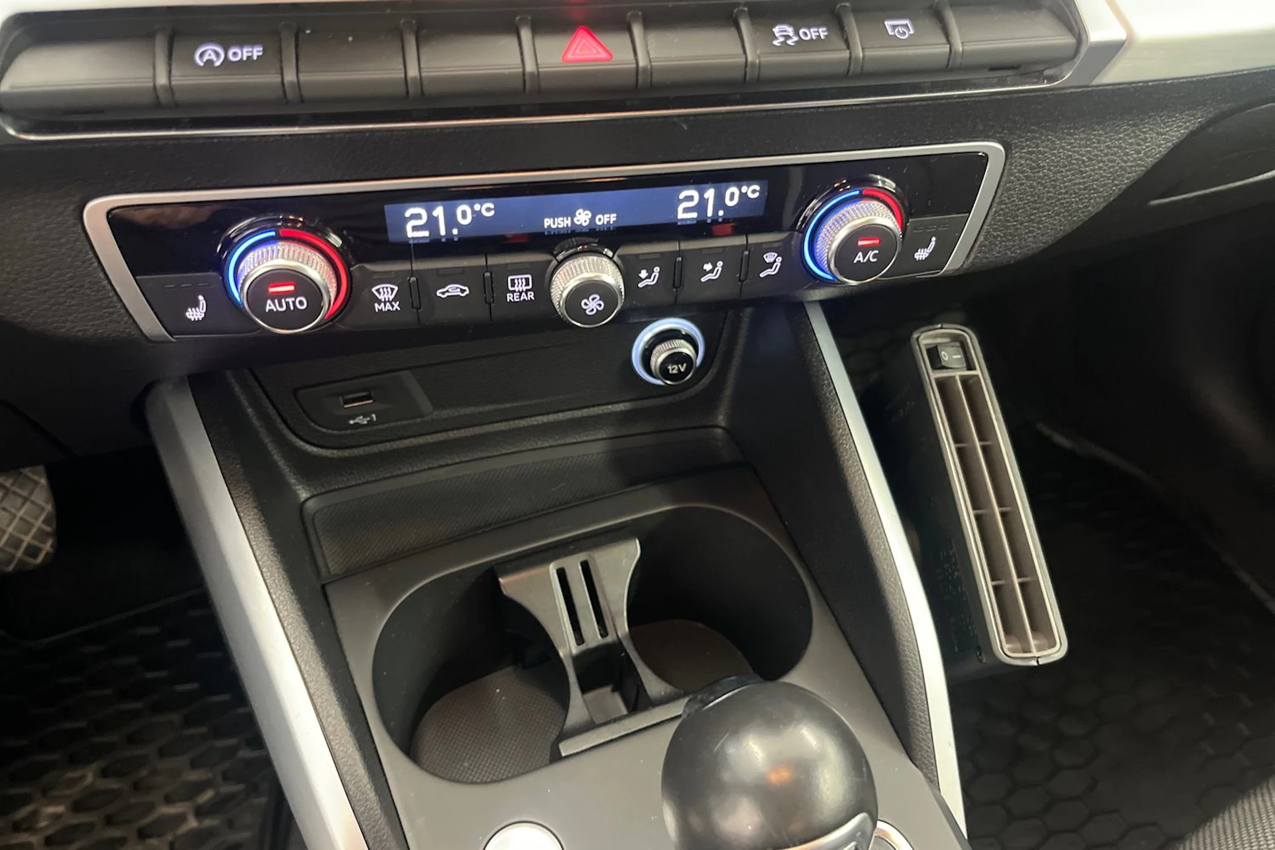 Valkoinen Audi Q2 2018 kuva 19.