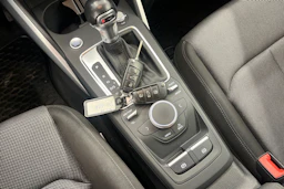 Valkoinen Audi Q2 2018 kuva 20.