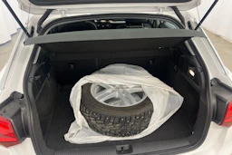 Valkoinen Audi Q2 2018 kuva 23.