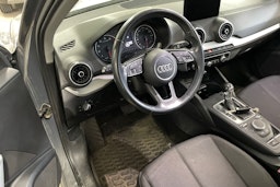 Harmaa Audi Q2 2018 kuva 3.