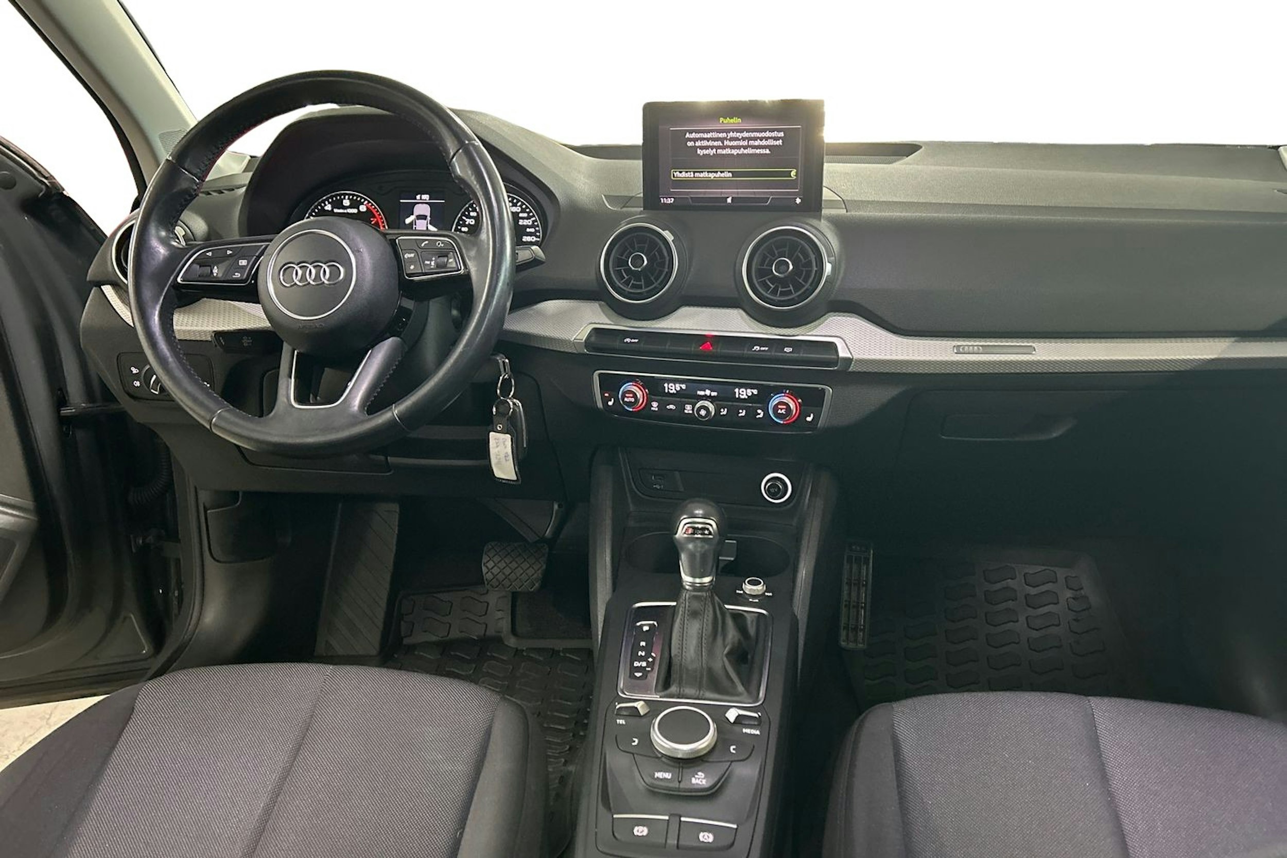 Harmaa Audi Q2 2018 kuva 9.