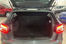 Harmaa Audi Q2 2018 kuva 14.