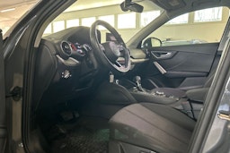 Harmaa Audi Q2 2018 kuva 16.