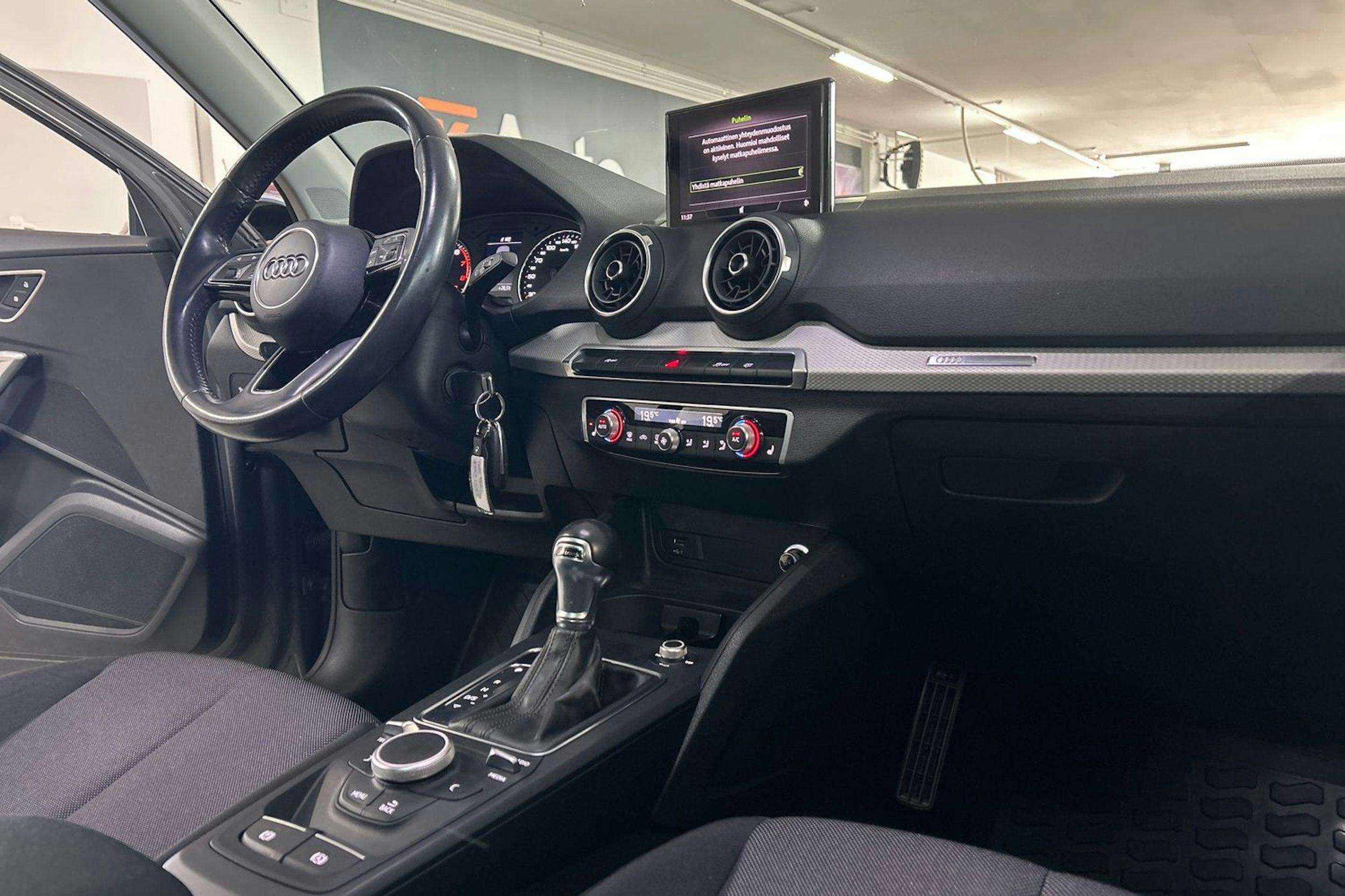 Harmaa Audi Q2 2018 kuva 17.