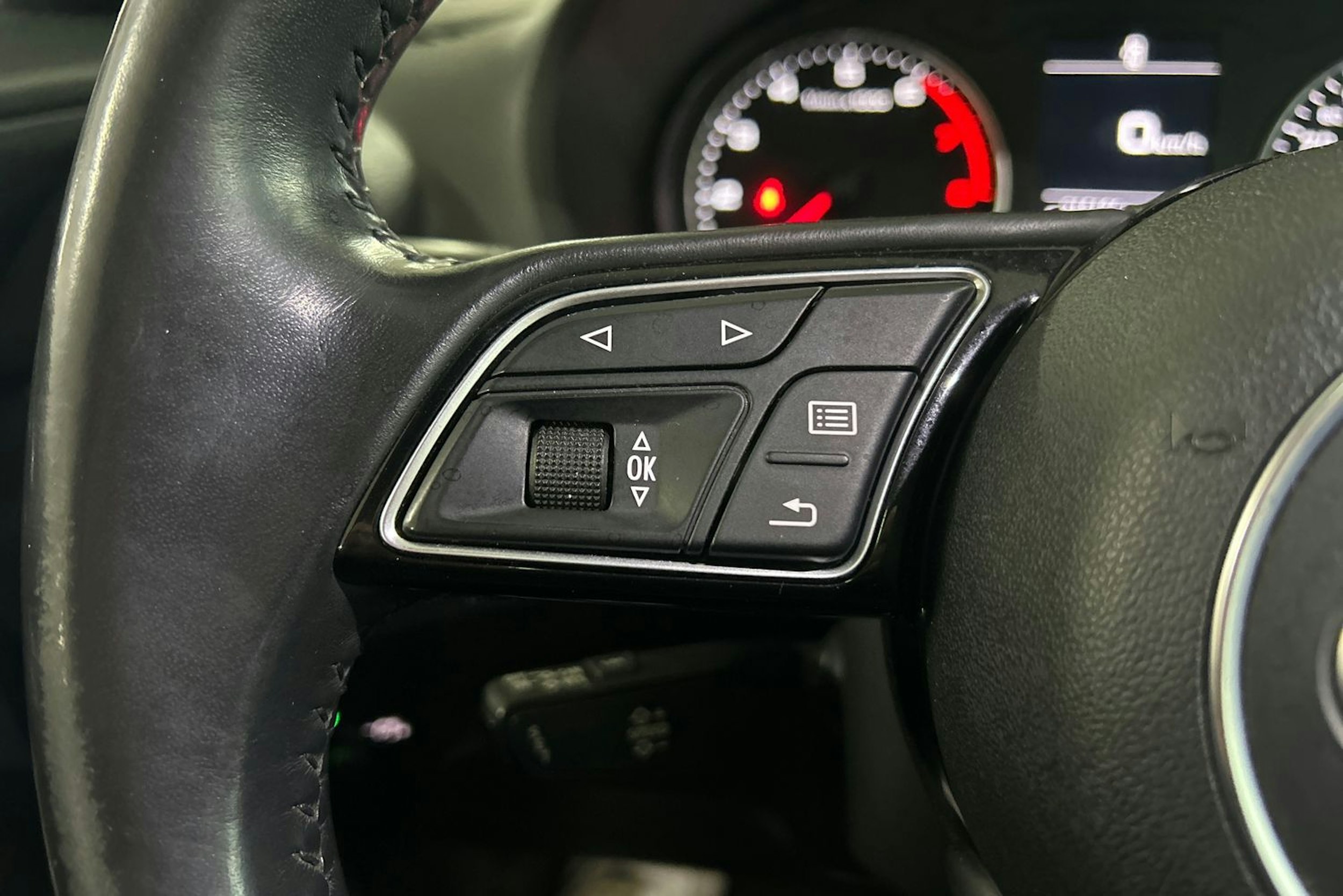 Harmaa Audi Q2 2018 kuva 18.