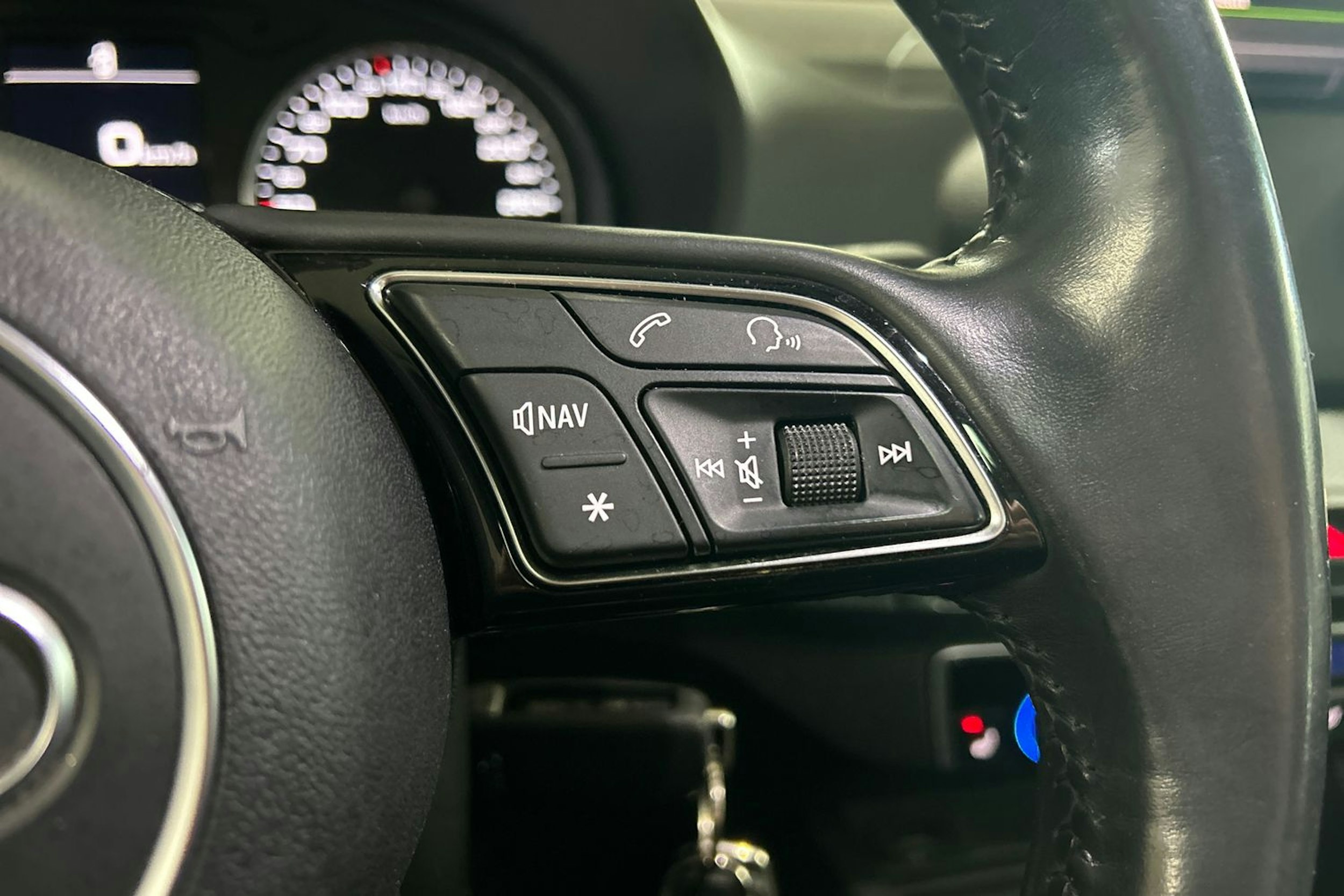 Harmaa Audi Q2 2018 kuva 19.