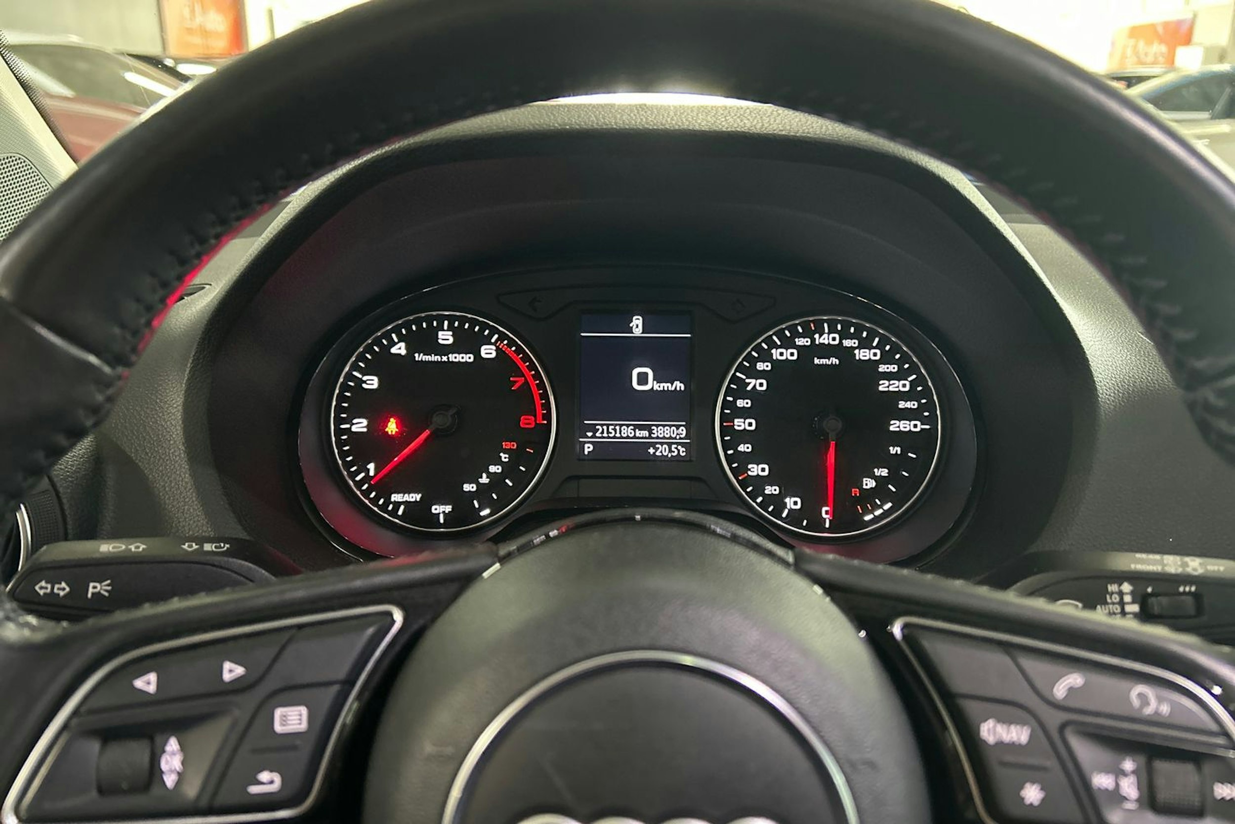 Harmaa Audi Q2 2018 kuva 20.